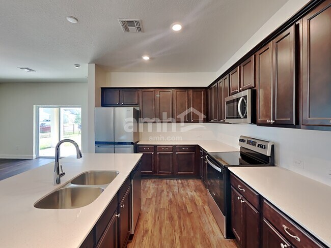 3204 Artemisia Ln, Wesley Chapel, FL 33543 - photo 4