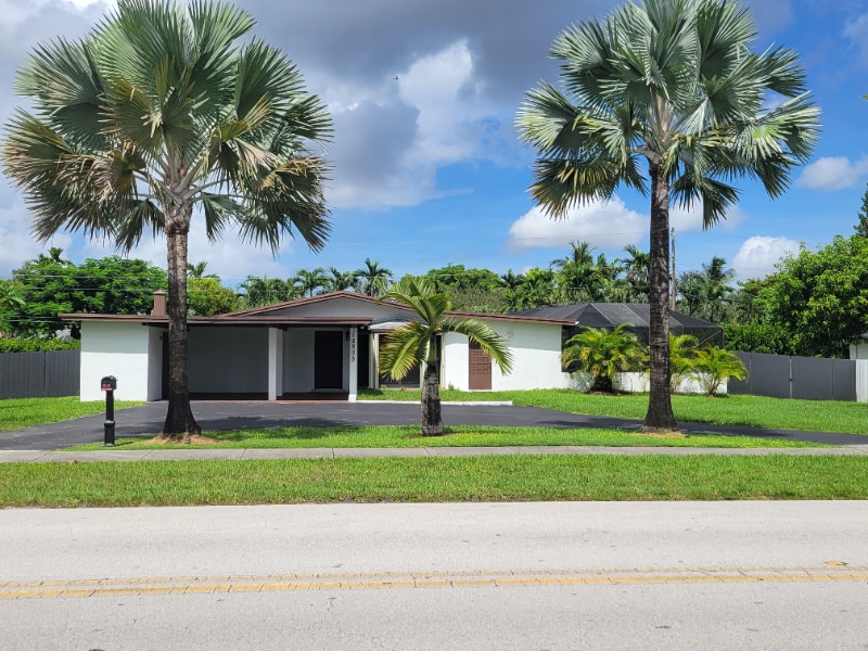10605 SW 112th St, Miami, FL 33176 - photo 1