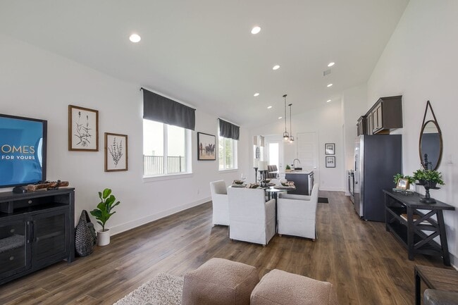 1100 Yaupon Holly Dr, Georgetown, TX 78628 - photo 7