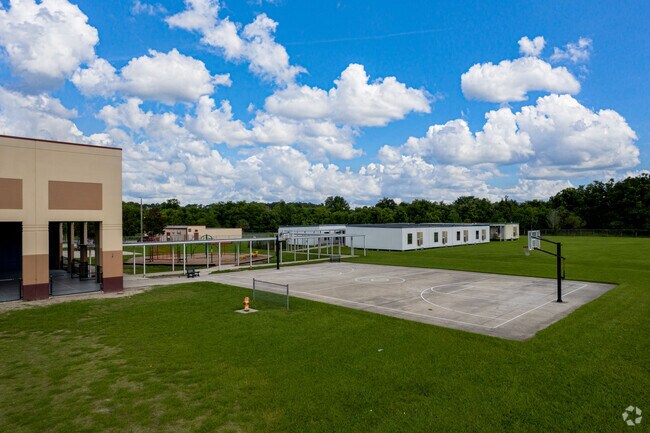 The basketball court of the New Berlin Elementary School in Jackonville.