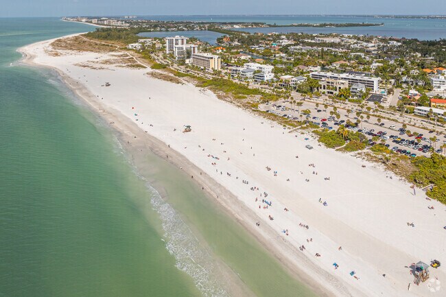 For a serene and picturesque escape, Lido Key Beach is a short drive from Alrington Park.