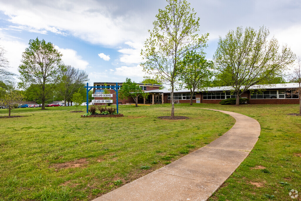Holland Elementary School has an average enrollment of around 225 students.