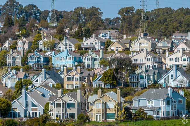 Craftsman style homes, built in the 1980's, are a very popular choice in Glen Cove.