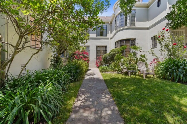 4707 Finley Ave unit 2, Los Angeles, CA 90027 - photo 2