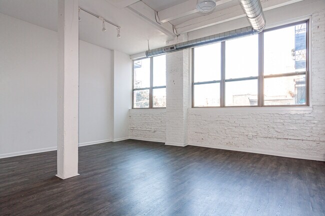 932 W Dakin St unit 301, Chicago, IL 60613 - photo 2