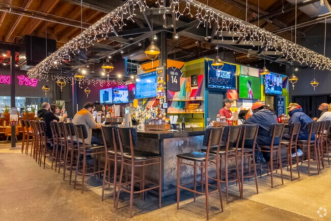 Locals gather at The Fishin' Pig in Lafayette-Winona for smoked delights and community vibes.