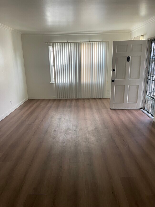 4243 W Slauson Ave unit Slauson, Los Angeles, CA 90043 - photo 5