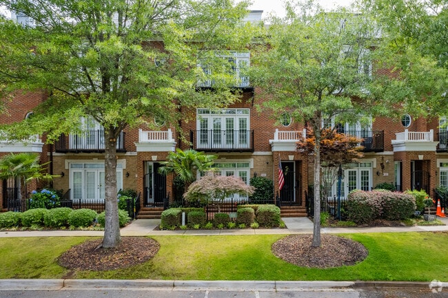 Congaree Vista has luxury living at the The City Club Condos.