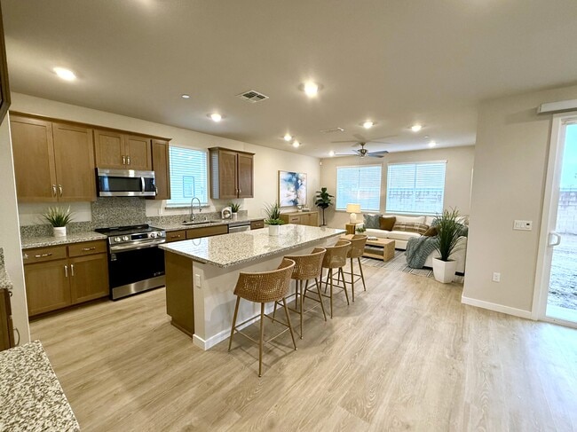 1352 Winterhart St, Galt, CA 95632 - photo 3