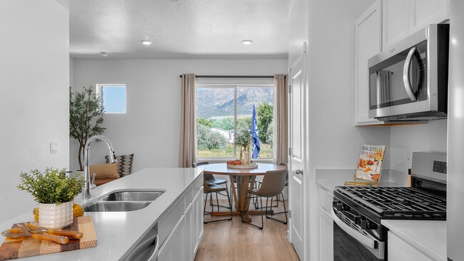 324 E 1275 N unit 118, Harrisville, UT 84404 - photo 7