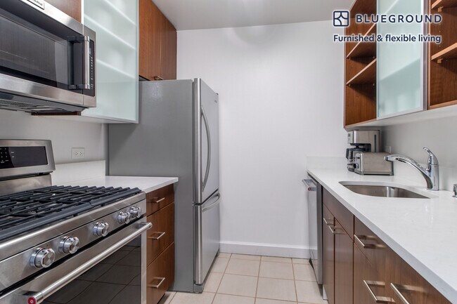130 W 15th St unit FL10-ID1386, New York, NY 10011 - photo 7
