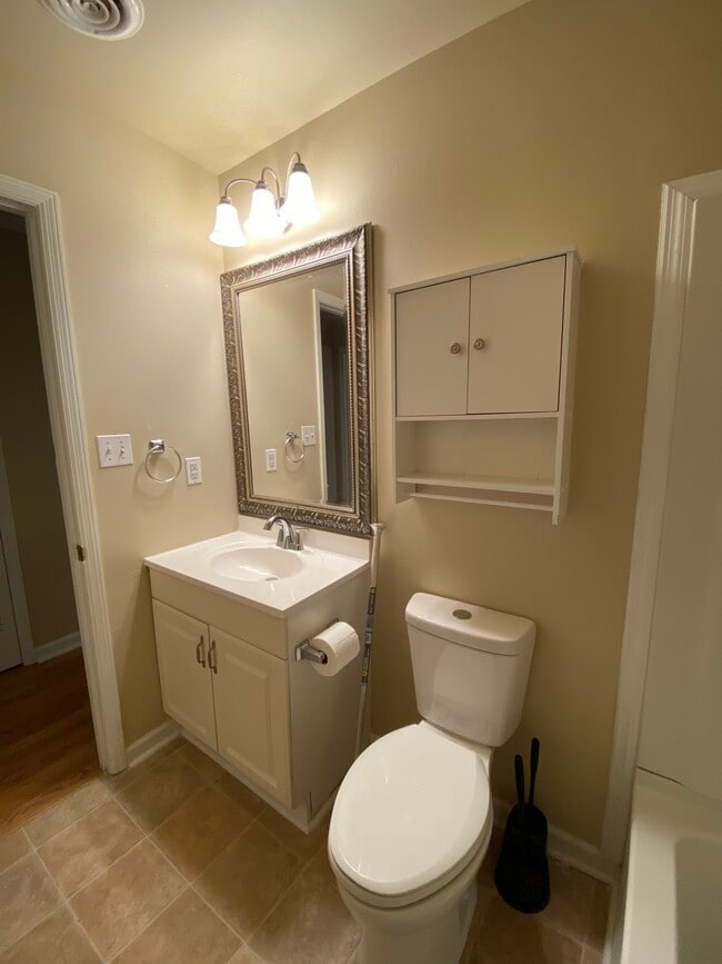 215 Navaho Trail unit B, Columbia, TN 38401 - photo 4