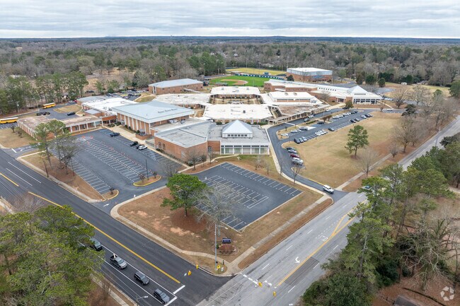 Auburn Junior High School teaches kids to do their best.