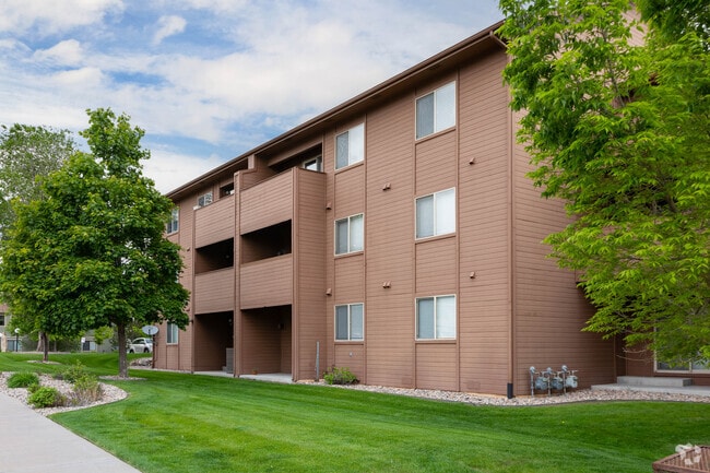 There are several condominium complexes in Discovery, including Summit Park Condominiums.