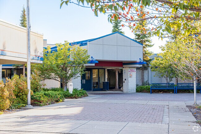 Main entrance at Couer d'Alene High School.