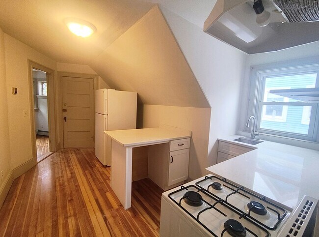 31-33 Pitman St unit 3rd Floor, Providence, RI 02906 - photo 3