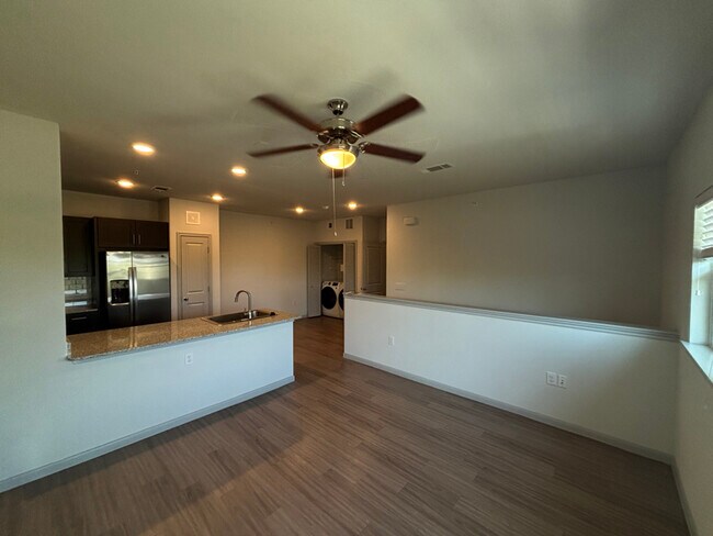 950 Fm2001 unit b2, Buda, TX 78610 - photo 5