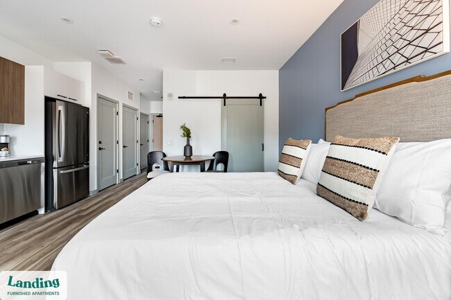 39 Railroad Ave unit 426.1412390, Haverhill, MA 01835 - photo 2