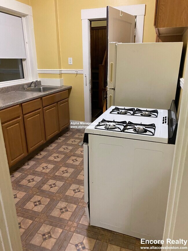 163 Summer St unit 25, Somerville, MA 02143 - photo 4