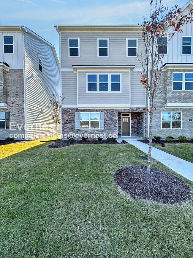 813 Washington St, Fuquay-Varina, NC 27526