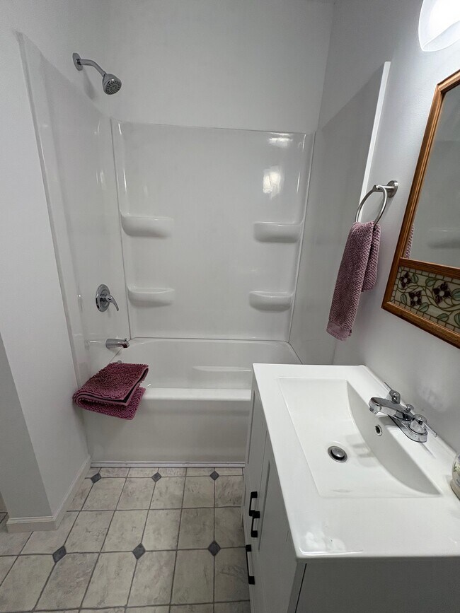 618 Dennis St unit 1, Adrian, MI 49221 - photo 4