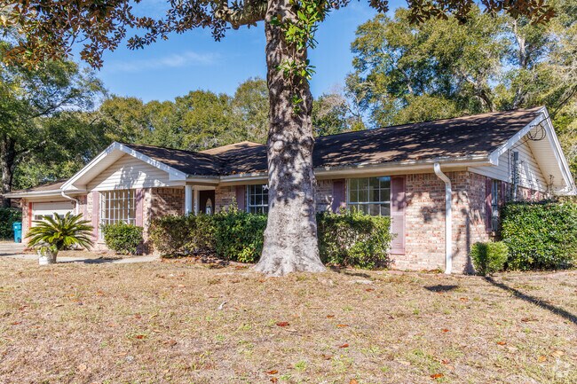 Niceville has a variety of ranch style homes that are affordable and spacious.
