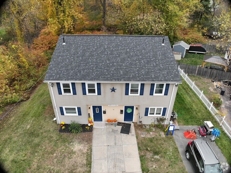 31 South Ave unit B, Derry, NH 03038 - photo 2