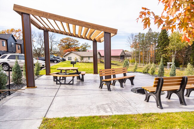 1152 N Hillcrest Pkwy unit 202, Altoona, WI 54720 - photo 3