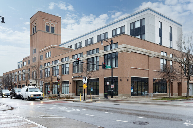 DeVry Advantage Academy High School is a large a modern campus in Ravenswood.