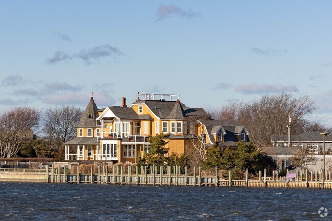 There are many luxury waterfront homes along the shoreline in Bay Shore.