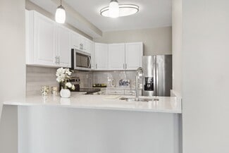 12 Highpoint Cir, Quincy, MA 02169