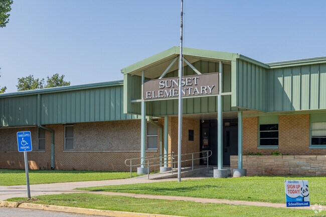 Sunset Elementary School is a quality school located in Anadarko area.