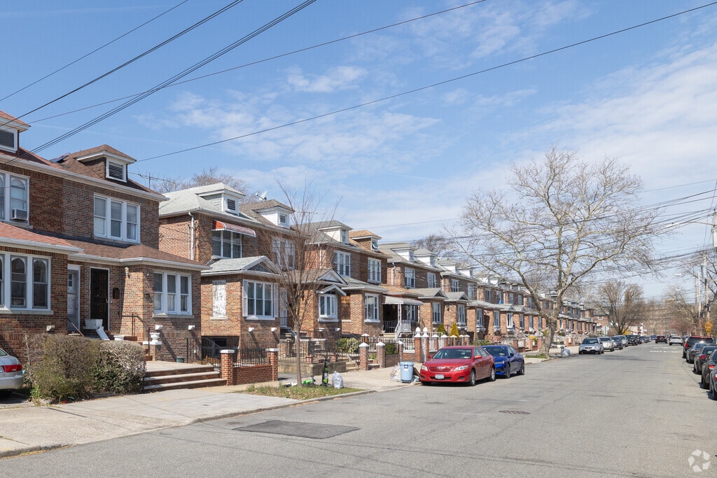 About Pelham Gardens Schools, Demographics, Things to Do