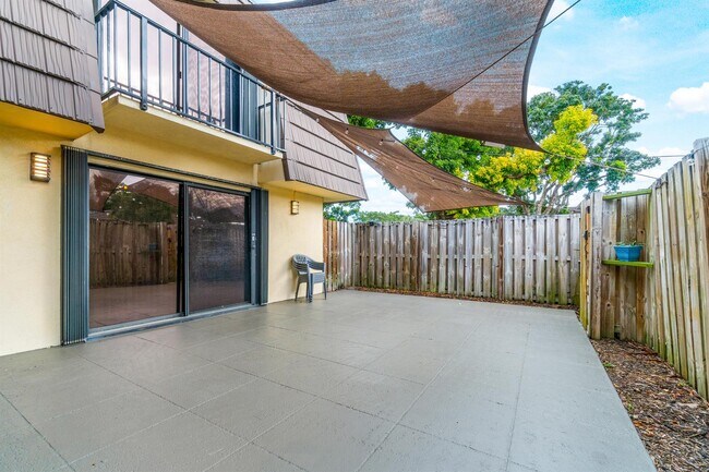 1015 10th Ct, Palm Beach Gardens, FL 33410 - photo 2