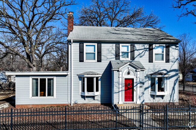 Colonial Revival-style homes beautify the streets in the Keewaydin neighborhood.