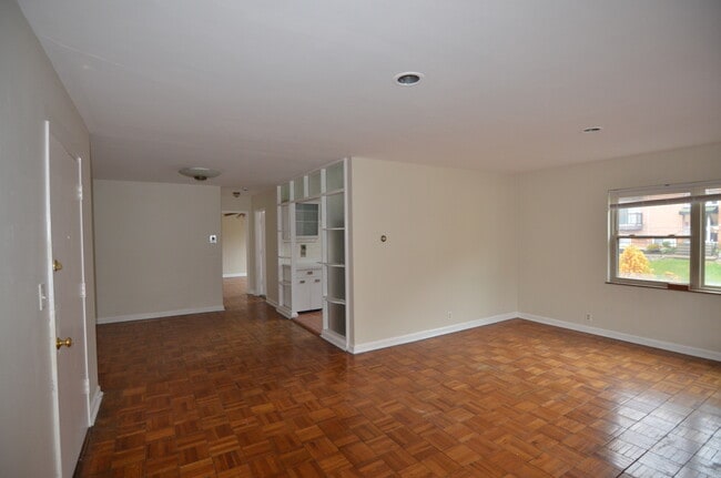 4028 Ledgewood Dr, Cincinnati, OH 45229 - photo 7