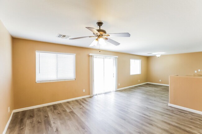 12927 W Peppertree Ln, Glendale, AZ 85307 - photo 6