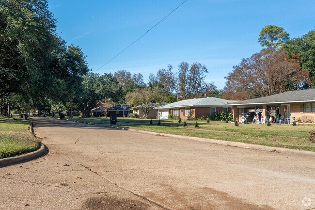 Residents take pride in landscaping their yards in East Shreveport.