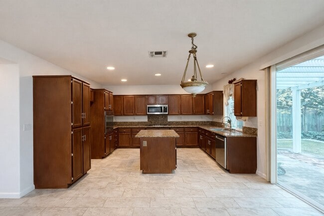 632 Fisher Cir, Folsom, CA 95630 - photo 6