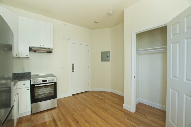 81-21 Saint Stephen St unit 43, Boston, MA 02115 - photo 3