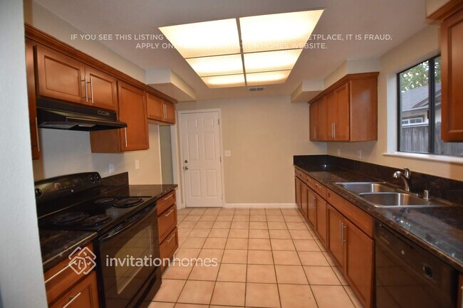 8148 Cottonmill Cir, Sacramento, CA 95828 - photo 7