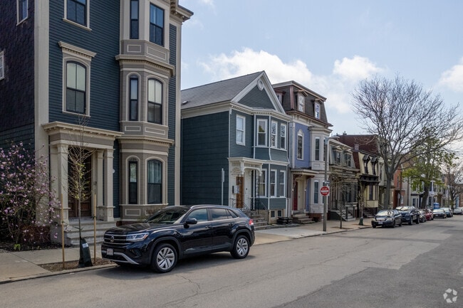 You can find many rows of colonial style homes in Eagle Hill.