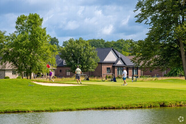 The Wildcat Creek Golf Course has weekday leagues for residents to join in.