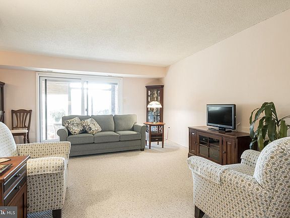 3 Windblown Ct unit T-1, Baltimore, MD 21209 - photo 3