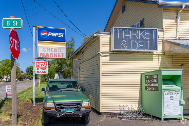 Shedd Market provides residents of the neighborhood with basic needs and has a deli too.
