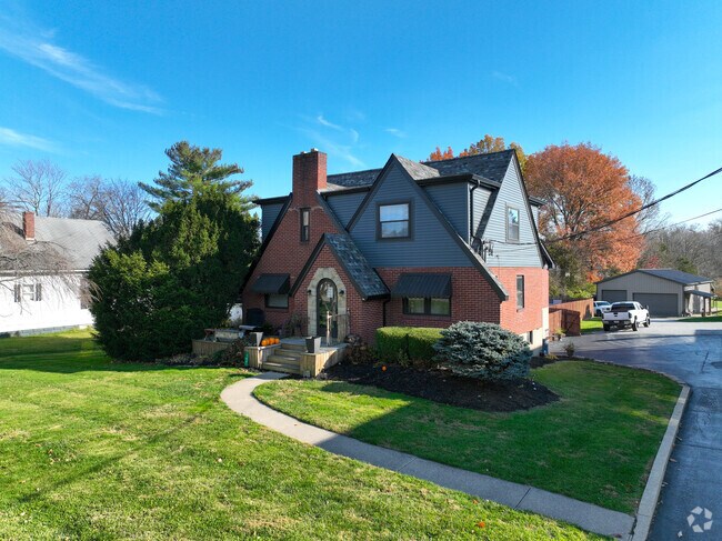 Many homeowners in Sardinia add separate garages to their properties.
