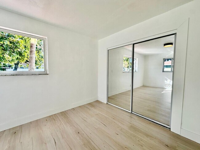 629 SW 4th St, Hallandale Beach, FL 33009 - photo 7