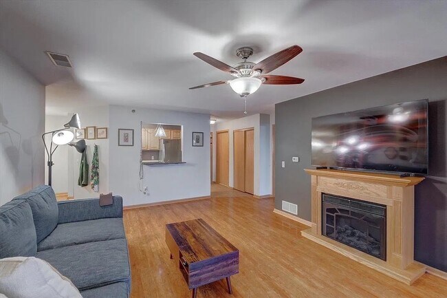 102 Prairie Heights Dr unit 416, Verona, WI 53593 - photo 4