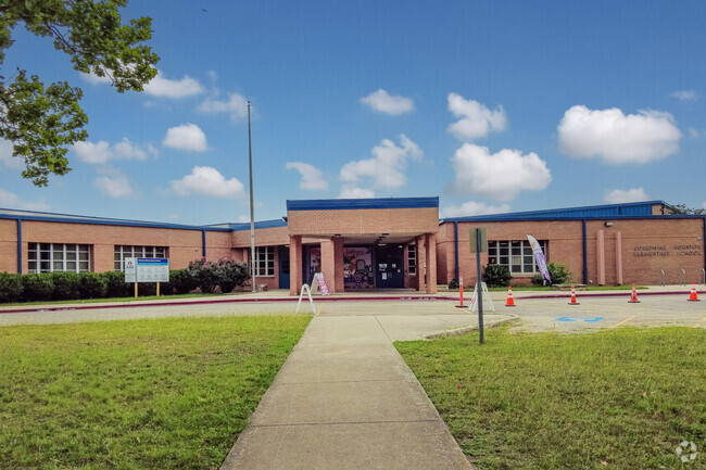 Houston Elementary School, Austin TX Rankings & Reviews - Homes.com