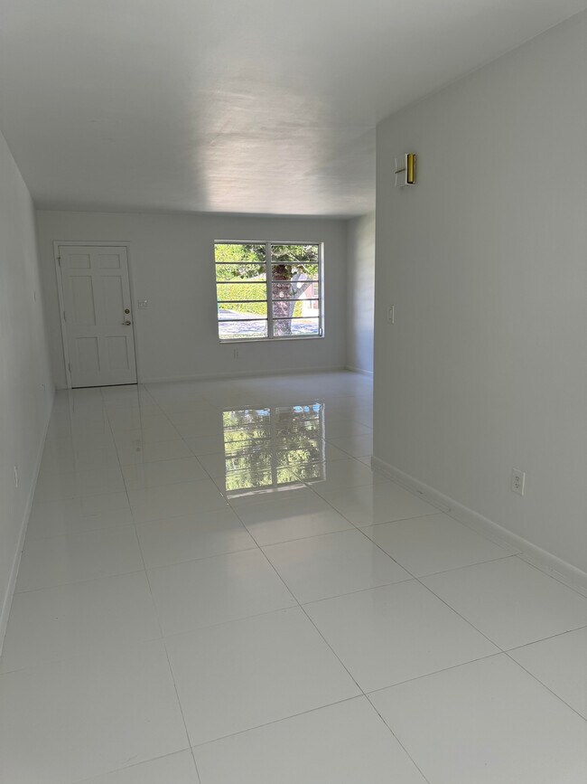 11535 SW 81st Rd, Miami, FL 33156 - photo 2
